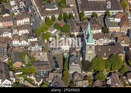 Fotografia aerea, ristrutturazione della torre della chiesa di evang. Christuskirche e Altmarkt a Schwelm, zona della Ruhr, Renania settentrionale-Vestfalia, Germania, luogo di Foto Stock