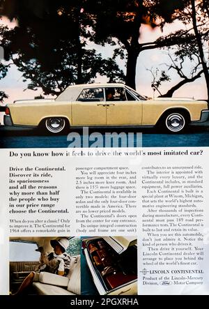 '64 Lincoln Continental spot in una rivista NatGeo, gennaio 1964 Foto Stock