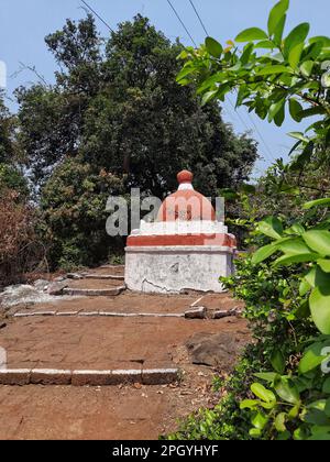 Dio indù Shiva Tempio sulla scala di Kankeashwar vicino Alibag Stato Maharashtra India 03 03 2023 Foto Stock