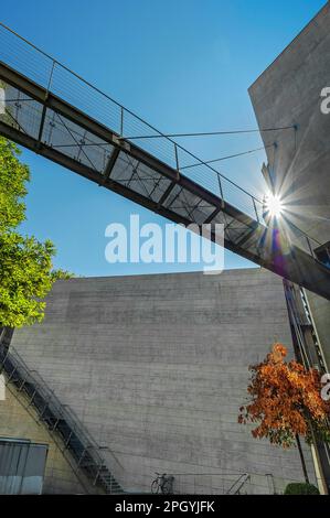 Ascensore e facciata in cemento, Università tecnica di Monaco. TUM, Monaco, Baviera, Germania Foto Stock