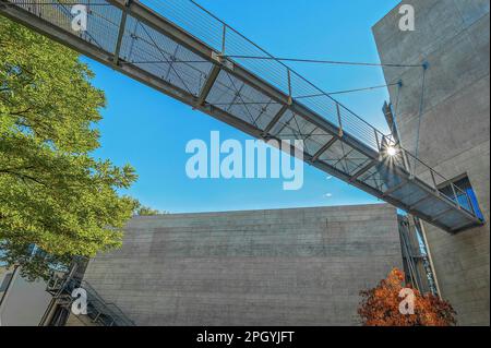 Ascensore e facciata in cemento, Università tecnica di Monaco. TUM, Monaco, Baviera, Germania Foto Stock