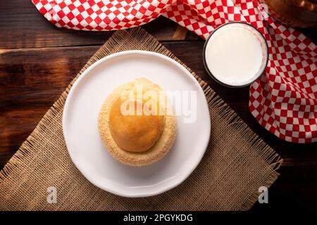 Ojo de Buey. Conosciuto anche come Ojo de Pancha, è uno dei tradizionali pani dolci messicani, che consiste in un anello di pane fioccato riempito con un Foto Stock