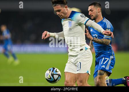 Napoli, Italia. 23rd Mar, 2023. Jack Grealish (11) l'Inghilterra controlla la palla durante la partita DI calcio di qualificazione EURO 2024 tra Italia e Inghilterra il 23 marzo 2023 allo Stadio Maradona di Napoli, Italia Credit: Independent Photo Agency/Alamy Live News Foto Stock