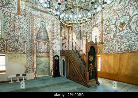 Tirana, Albania. Marzo 2023. Vista interna della Moschea et'Hem Bej in piazza Skenderbej nel centro della città Foto Stock