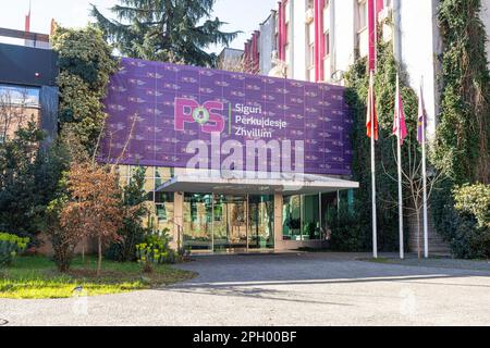 Tirana, Albania. Marzo 2023. Vista esterna del quartier generale del Partito socialista albanese nel centro della città Foto Stock