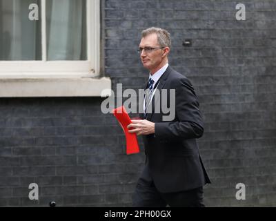 Londra, Regno Unito, 21st marzo 2023. David TC Davies, Segretario di Stato per il Galles arriva per la riunione del Gabinetto Downing Street n. 10. Foto Stock