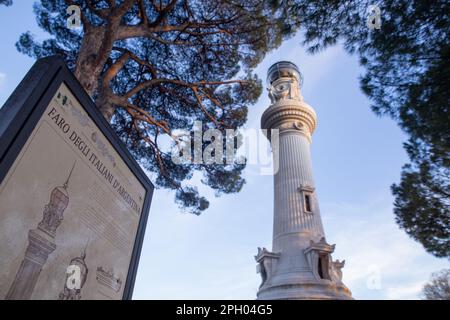 Roma, Italia. 24th Mar, 2023. Vista del Faro di Gianicolo a Roma (Foto di Matteo Nardone/Pacific Press) Credit: Pacific Press Media Production Corp./Alamy Live News Foto Stock