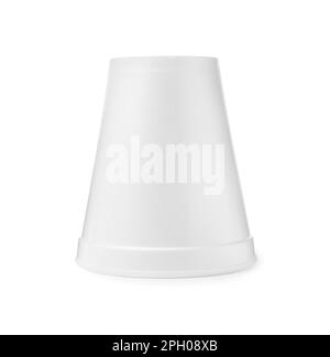 Una tazza di polistirolo pulita isolata su bianco Foto Stock