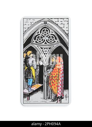 I tre di Pentacles tarot carta su sfondo bianco, vista dall'alto Foto Stock