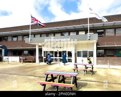 Ingresso principale presso il St Peter's Hospital, Guildford Road, Lyne, Surrey, England, Regno Unito Foto Stock