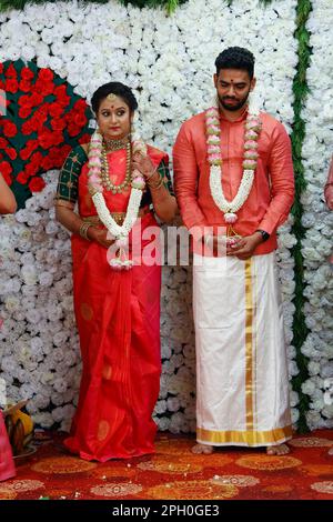 Sposa e sposo alla loro cerimonia di fidanzamento a Trichy, Tamil nadu, India Foto Stock