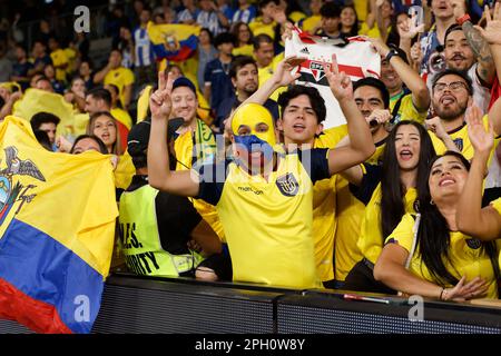 I tifosi dell'Ecuador festeggiano durante la partita tra Australian Socceroos ed Ecuador allo Stadio CommBank il 24 marzo 2023 a Sydney, Australia Foto Stock