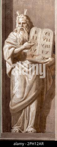 BIELLA, ITALIA - 15 LUGLIO 2022: Affresco di Mosè in Duomo di Giovannino Galliari (1784). Foto Stock