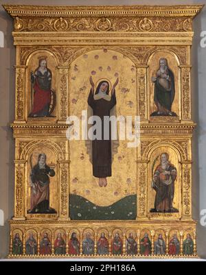 VARENNA, ITALIA - 20 LUGLIO 2022: L'altare in stile rinascimentale nella chiesa di San Giorgio di un artista sconosciuto. Foto Stock
