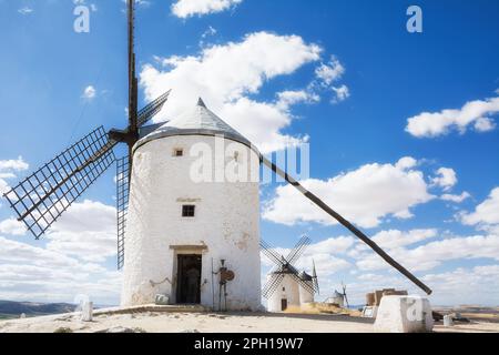 Serie di mulini a vento di Consuegra, nei luoghi della rue di Cervantes per il suo libro Don Quiscotte Foto Stock