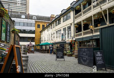 Londra, Regno Unito: The George Inn, un pub tradizionale appena fuori Borough High Street vicino a London Bridge. Il George è una delle più antiche case pubbliche di Londra Foto Stock