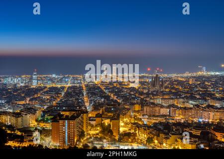 Vista del centro di Barcellona in Spagna di notte Foto Stock