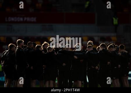 Brentford il sabato 25th marzo 2023. La squadra di Northampton si svolge durante la partita Gallagher Premiership tra London Irish e Northampton Saints al GTECH Community Stadium di Brentford sabato 25th marzo 2023. (Foto: Federico Guerra Maranesi | NOTIZIE MI) Credit: NOTIZIE MI & Sport /Alamy Live News Foto Stock