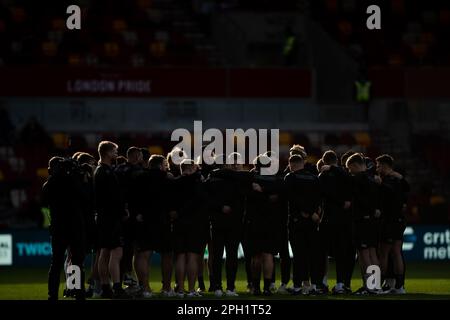 Brentford il sabato 25th marzo 2023. La squadra di Northampton si svolge durante la partita Gallagher Premiership tra London Irish e Northampton Saints al GTECH Community Stadium di Brentford sabato 25th marzo 2023. (Foto: Federico Guerra Maranesi | NOTIZIE MI) Credit: NOTIZIE MI & Sport /Alamy Live News Foto Stock