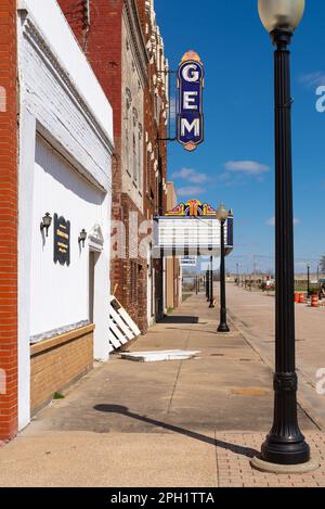 Cairo, Illinois - Stati Uniti - 19th marzo 2023: Vecchi edifici abbandonati e magazzini al Cairo, Illinois USA. Foto Stock