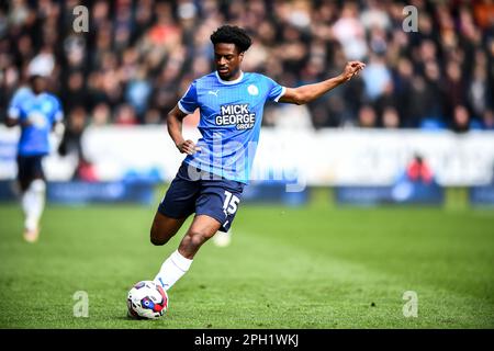 Peterborough, Regno Unito. 25th marzo, 2023. Nathanael Ogbeta (15 Peterborough United) controlla la palla durante la partita della Sky Bet League 1 tra Peterborough e Derby County a London Road, Peterborough sabato 25th marzo 2023. (Foto: Kevin Hodgson | NOTIZIE MI) Credit: NOTIZIE MI & Sport /Alamy Live News Foto Stock