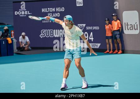 Miami Gardens, Florida, Stati Uniti. 25th marzo 2023. [ATP] J. Lehecka (CZE) vs [18] L. Musetti (ITA) durante il torneo mondiale di tennis al Miami Open 2023 powered by Itau. Credit: Yaroslav Sabitov/YES Market Media/Alamy Live News. Foto Stock