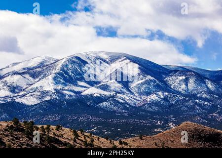 Montagna Metodista coperta di neve (11.707' di altitudine) vicino a Salida, Colorado, Stati Uniti Foto Stock