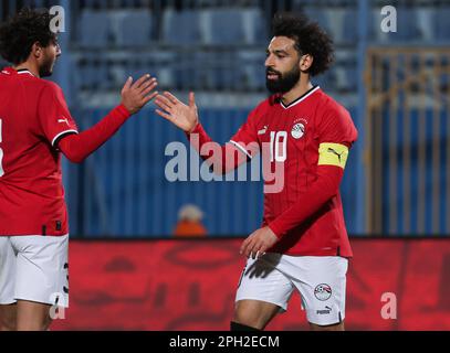 Cairo, Egitto. 24th Mar, 2023. EGITTO, Cairo - 24 marzo 2023 - Mohamed Salah di Egitto festeggia dopo aver segnato il gol durante la partita di Qualifiche per AFCON 2024 tra Egitto e Malawi allo Stadio del 30 giugno. Foto M.Bayumy/SFSI Credit: Sebo47/Alamy Live News Foto Stock