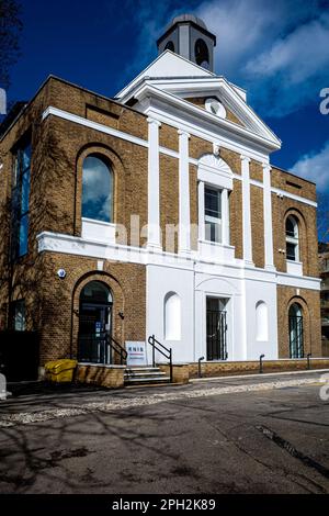 RNIB HQ presso il Grimaldi Building 154 Pentonville Rd Londra. Il Grimaldi Building era originariamente la chiesa di San Giacomo del 1790, ricostruita nel 1991 Alleati e Morrison. Foto Stock