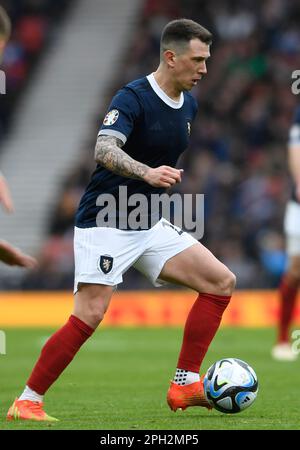 Glasgow, Regno Unito. 25th Mar, 2023. Ryan Jack of Scotland durante la partita di qualificazione del Campionato europeo UEFA ad Hampden Park, Glasgow. Il credito dell'immagine dovrebbe essere: Neil Hanna/Sportimage Credit: Sportimage/Alamy Live News Foto Stock