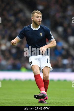 Glasgow, Regno Unito. 25th Mar, 2023. Ryan Porteous di Scozia durante la partita di qualificazione del Campionato europeo UEFA ad Hampden Park, Glasgow. Il credito dell'immagine dovrebbe essere: Neil Hanna/Sportimage Credit: Sportimage/Alamy Live News Foto Stock