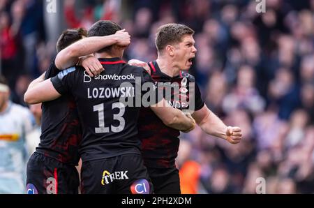 LONDRA, REGNO UNITO. 25th, Mar 2023. Alex Lozowski di Saracens (centro) festeggia una prova con Owen Farrell di Saracens (Capt.) durante il Gallagher Premiership Rugby The Show Down 3 Saracens vs Harlequins al Tottenham Hotspur Stadium sabato 25 marzo 2023. LONDRA INGHILTERRA. Credit: Taka G Wu/Alamy Live News Foto Stock