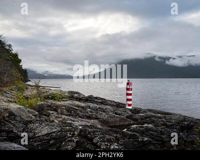 BC00740-00...BRITISH COLUMBIA - segnale all'ingresso di Saltry Bay situato su un breve sentiero laterale al largo del Sunshine Coast Trail. Foto Stock