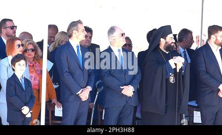 Atene, Grecia. 25th Mar, 2023. (INT) Parata greca del giorno dell'Indipendenza. 25 marzo 2023, Atene, Grecia: Festa nazionale dell'indipendenza greca, che si celebra ogni anno in Grecia il 25 marzo, commemorando l'inizio della guerra di indipendenza greca nel 1821. C'è stata una sfilata di ufficiali militari, velivoli espositore e molte persone sono uscite a vederla e naturalmente con la presenza e il discorso del presidente greco Katerina Sakellaropoulou. Credit: Julia Mineeva/Thenews2 (Credit Image: © Julia Mineeva/TheNEWS2 via ZUMA Press Wire) SOLO PER USO EDITORIALE! Non per USO commerciale! Foto Stock