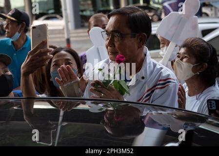 Nonthaburi, Thailandia. 25th Mar, 2023. Prayuth Chan-ocha, saluta gli sponsor del Partito delle Nazioni Unite, al CENTRO Esposizioni e Congressi IMPACT, Distretto Pakkred, Nonthaburi (Bangkok Greater) il 25 marzo 2023. (Foto di Teera Noisakran/Pacific Press) Credit: Pacific Press Media Production Corp./Alamy Live News Foto Stock