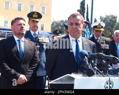 Atene, Grecia. 25th Mar, 2023. Piazza Syntagma, Tomba del Milite Ignoto e Cattedrale Metropolitana, Atene, 25 marzo 2023. Credit: Julia Mineeva/EGBN TV News/Alamy Live News/Alamy Live News Foto Stock