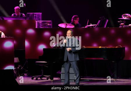 Hollywood, Stati Uniti. 25th Mar, 2023. Paul Anna si esibisce sul palco all'Hard Rock Live presso il Seminole Hotel and Casino Hollywood, a Hollywood, Florida, sabato 25 marzo 2023. Foto di Gary i Rothstein/UPI Credit: UPI/Alamy Live News Foto Stock