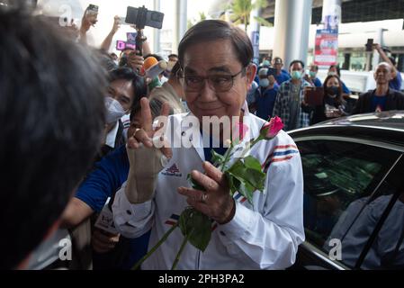 Nonthaburi, Provincia di Nonthaburi, Tailandia. 25th Mar, 2023. Prayuth Chan-ocha, saluta gli sponsor del Partito delle Nazioni Unite, al CENTRO Esposizioni e Congressi IMPACT, Distretto Pakkred, Nonthaburi (Bangkok Greater) il 25 marzo 2023. (Credit Image: © Teera Noisakran/Pacific Press via ZUMA Press Wire) SOLO PER USO EDITORIALE! Non per USO commerciale! Foto Stock