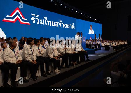 Nonthaburi, Provincia di Nonthaburi, Tailandia. 25th Mar, 2023. Prayuth Chan-ocha (C), consegna un discorso di preparazione alle elezioni sulla fase della campagna del Partito delle Nazioni Unite Tailandesi, all'IMPACT Exhibition and Convention Center, Pakkred District, Nonthaburi (Bangkok Greater) il 25 marzo 2023. (Credit Image: © Teera Noisakran/Pacific Press via ZUMA Press Wire) SOLO PER USO EDITORIALE! Non per USO commerciale! Foto Stock