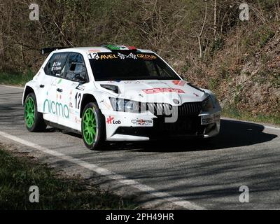 Torino, Italia. 25th Mar, 2023. VONA Claudio ITA D'Agostino Simone ITA RC2N R5 Skoda Fabia-Cars for Fun durante lo shakedown del Rally Team 971-2023 a Pavarolo - A, il 25 marzo 2023 durante il 49Â° Rally Team 971 (day1), Rally a Torino, Italia, marzo 25 2023 Credit: Independent Photo Agency/Alamy Live News Foto Stock