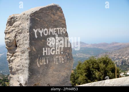 Pietra con un'iscrizione su di essa a Creta. Foto di alta qualità Foto Stock