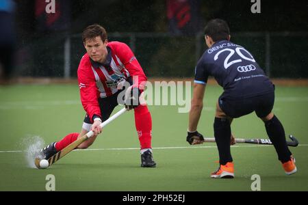 Bruxelles, Belgio. 26th Mar, 2023. Leopold's Gauthier Boccard combatte per la palla durante una partita di hockey tra Royal Royal Oree HC e Royal Leopold Club, domenica 26 marzo 2023 a Bruxelles, il 11° giorno della stagione belga della lega di hockey maschile 2022-2023. BELGA PHOTO VIRGINIE LEFOUR Credit: Agenzia Notizie Belga/Alamy Live News Foto Stock