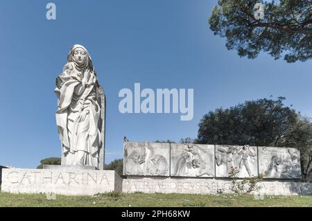 Statua di San Caterina da Siena a Roma Italia Foto Stock