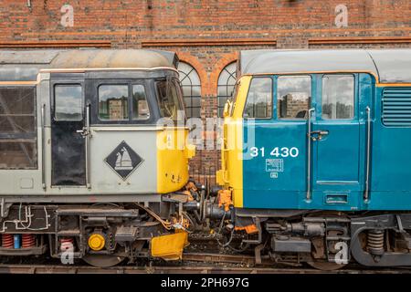 BR Classe 33 No. 33063 e BR Classe 31 No. 31430, Tunbridge Wells West, Spa Valley Railway, East Sussex, UK Foto Stock