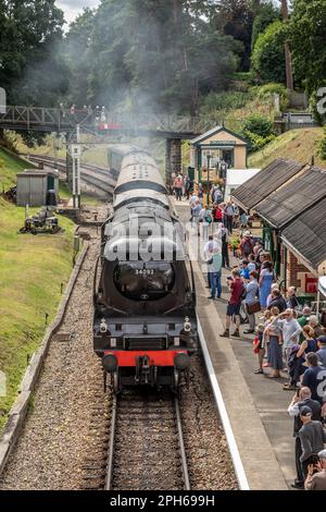 BR 'WC' 4-6-2 No. 34092 'Città di Wells' arriva a Groombridge sulla ferrovia della Valle di Spa Foto Stock