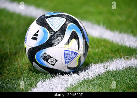 Nazionale di calcio, partita internazionale, Mewa-Arena Mainz: Germania vs Perù; pallone ufficiale della Coppa del mondo FIFA, adidas Oceaunz Foto Stock