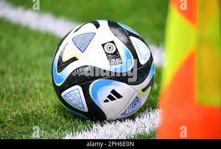 Nazionale di calcio, partita internazionale, Mewa-Arena Mainz: Germania vs Perù; pallone ufficiale della Coppa del mondo FIFA, adidas Oceaunz Foto Stock