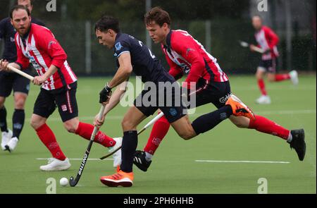 Bruxelles, Belgio. 26th Mar, 2023. Il ladislao Gencarelli di Oree combatte per la palla durante una partita di hockey tra Royal Royal Oree HC e Royal Leopold Club, domenica 26 marzo 2023 a Bruxelles, il giorno 11 della stagione 2022-2023 della Lega di hockey maschile belga. BELGA PHOTO VIRGINIE LEFOUR Credit: Agenzia Notizie Belga/Alamy Live News Foto Stock