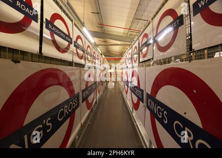 Indicazioni per la stazione della metropolitana di Londra Foto Stock