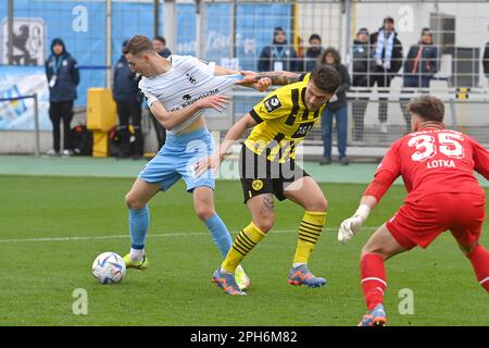 Monaco di Baviera GRUENWALDER STADION. 26th Mar, 2023. Meris SKENDEROVIC (Monaco di Baviera 1860), azione, duelli. Football 3rd League, 29th matchday TSV Monaco di Baviera 1860 -Borussia Dortmund II 1-4 il 26th marzo 2023 a Monaco di Baviera GRUENWALDER STADION. LE NORMATIVE DFL VIETANO QUALSIASI USO DI FOTOGRAFIE COME SEQUENZE DI IMMAGINI E/O QUASI-VIDEO. ? Credit: dpa/Alamy Live News Foto Stock